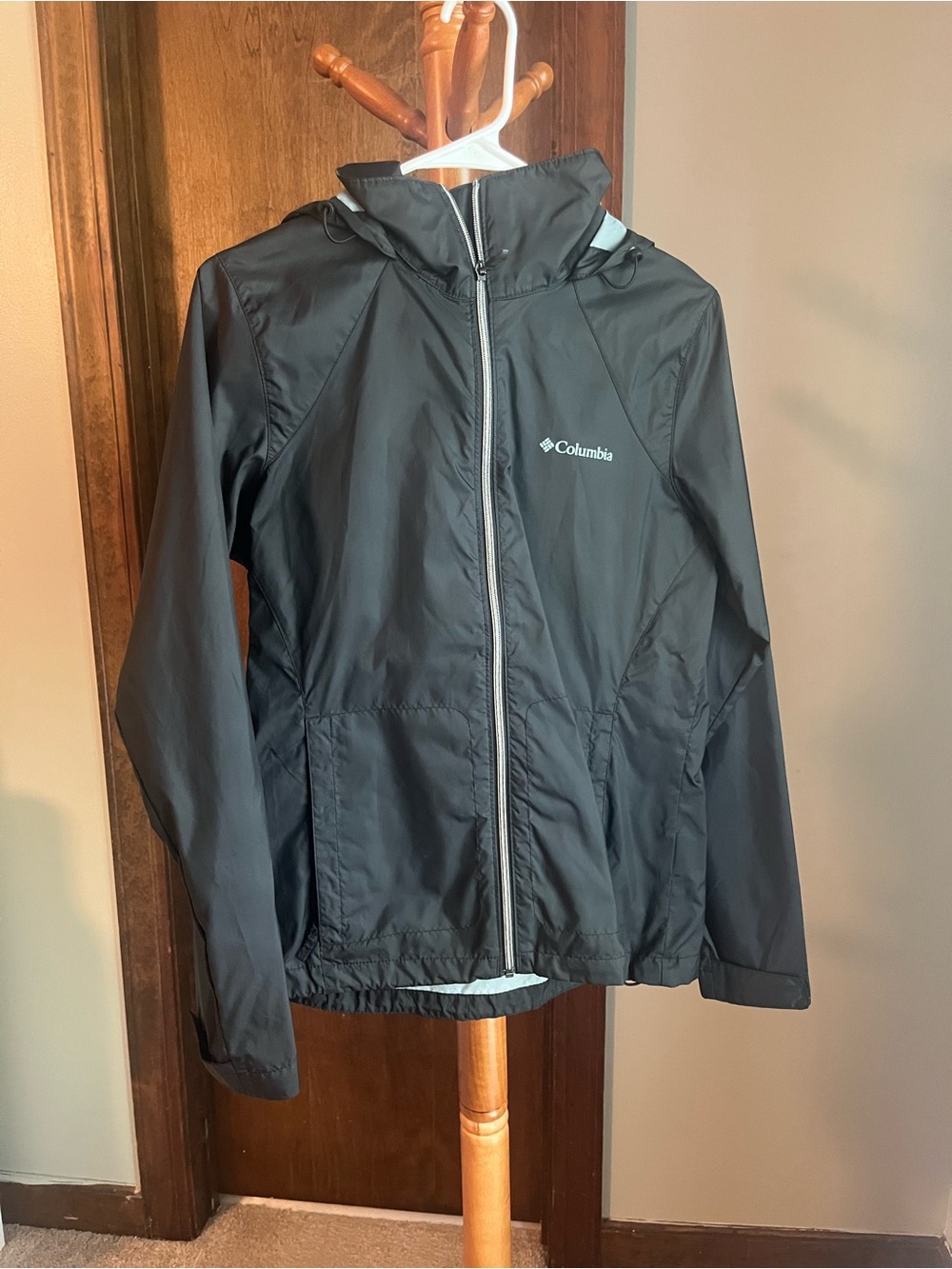Columbia Women's Black Packable Hooded Rain Jacket
